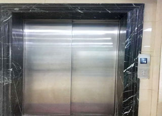 自動(dòng)門式貨梯